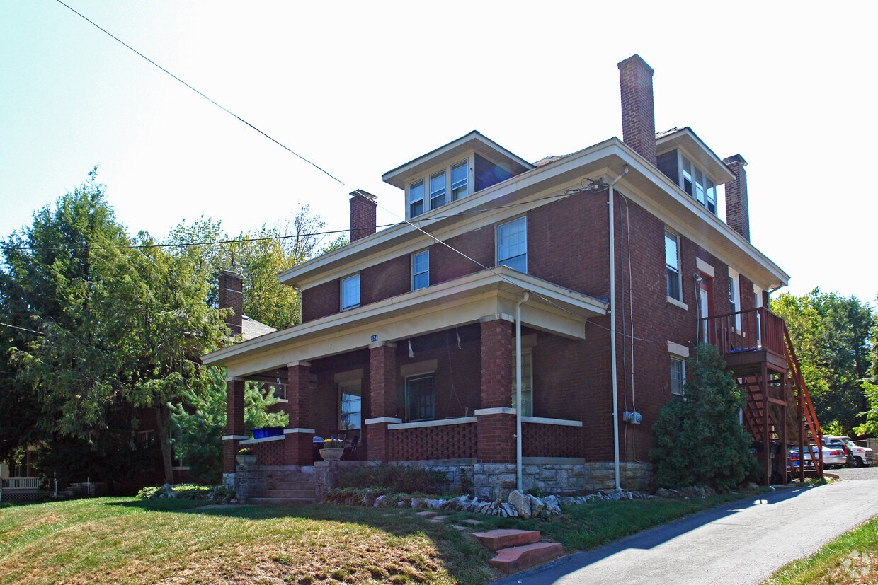 Building Photo - 134 University Ave