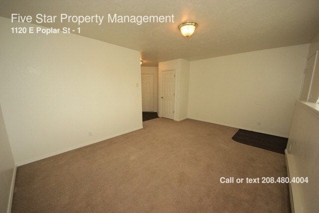 Building Photo - 1120 E Poplar St