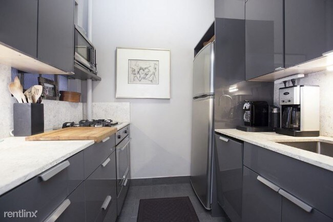 Foto del edificio - 331 E 58th St