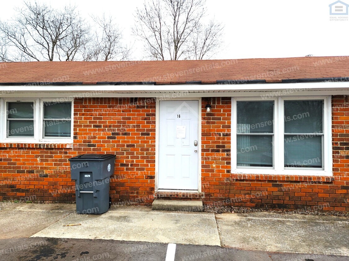 Primary Photo - 500 Skyline Dr