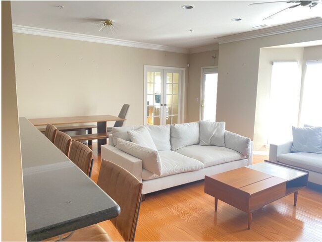 Foto del edificio - 3215 Camden Dr