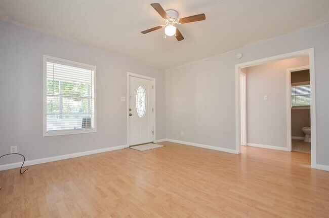 Building Photo - 908 Altic St