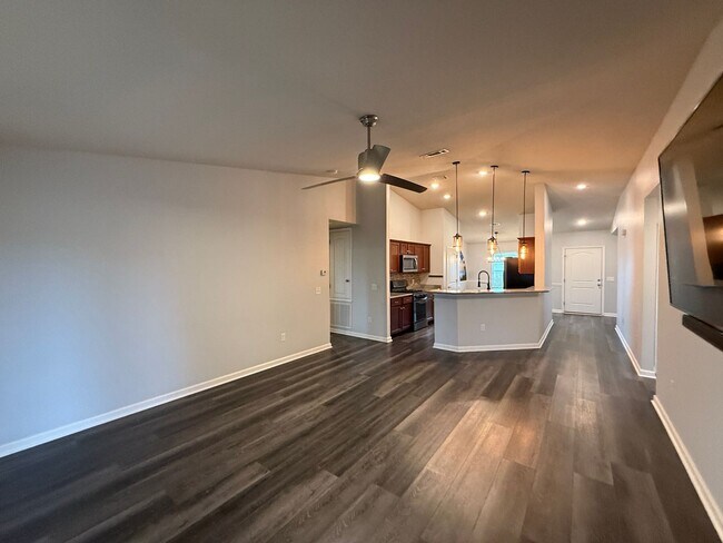Foto del edificio - 3 bedroom 2 bath home in Whisper Creek wit...