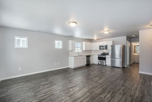 Building Photo - 1310 Maude Ave NE