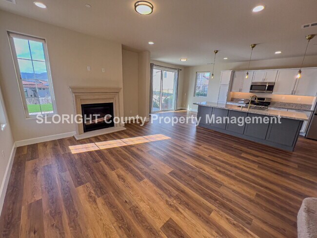 Foto del edificio - LEASE PENDING- Beautiful Home with Views in Toscano Neighborhood - 3 Bed / 2.5 Bath