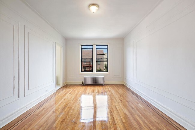 Building Photo - 19 Dongan Pl