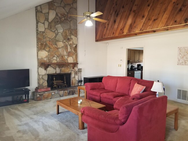 Foto del edificio - 1220 Wood Valley Rd