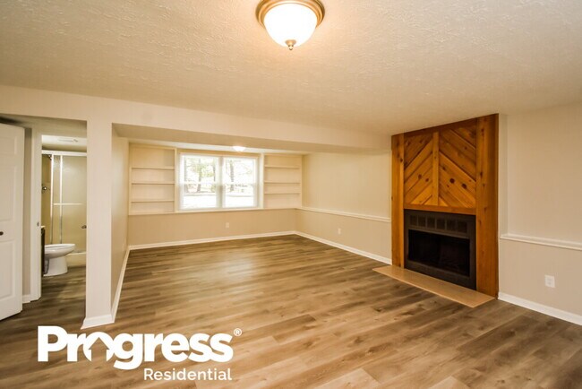 Foto del edificio - 5245 Westwood Dr