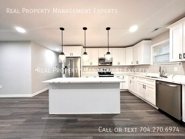 Photo - 2000 St John St House