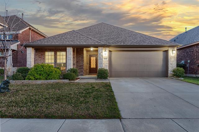 Primary Photo - 912 Lake Cypress Ln