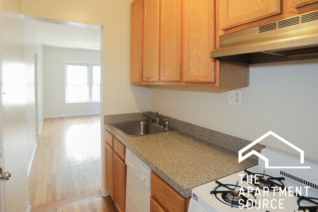 Foto del edificio - 3917 N Pine Grove Ave