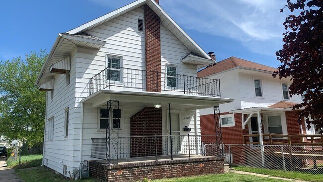Building Photo - 1009 W Lasalle Ave