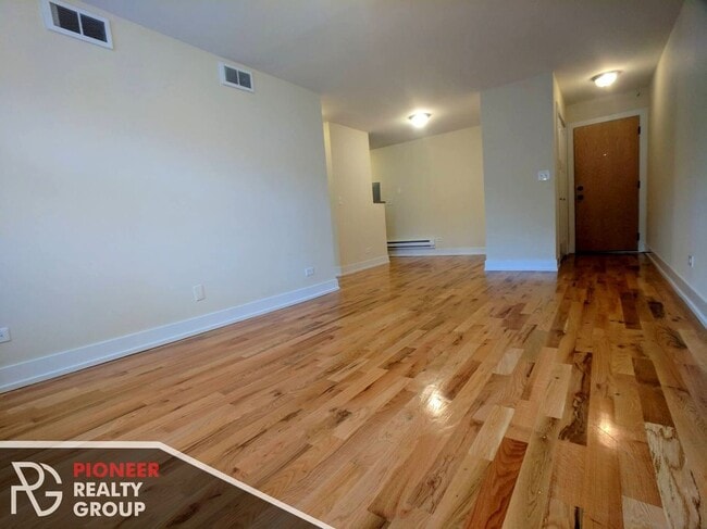 Building Photo - 555 W Arlington Pl