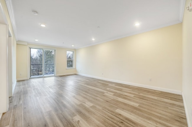 Building Photo - 227 Teaneck Rd