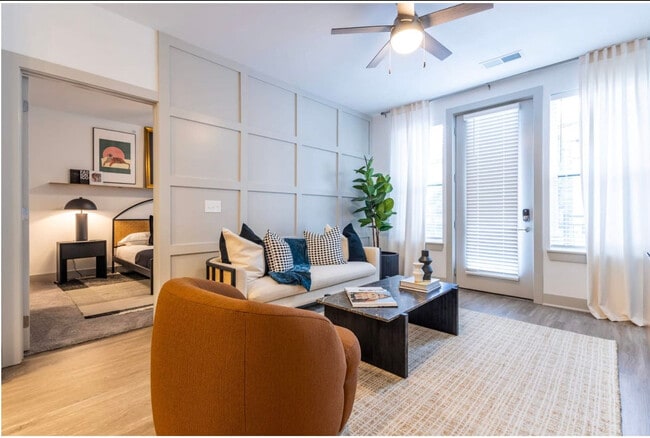 Foto del edificio - 2039 Woodburn Ave