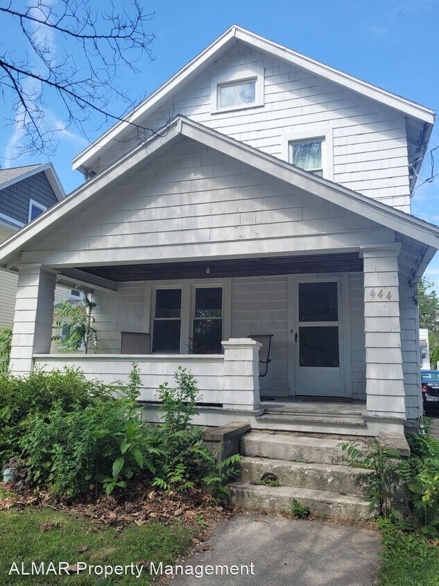 Primary Photo - 3 br, 1 bath House - 444 S. Summit