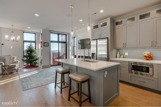Building Photo - 4226 S Ellis Ave