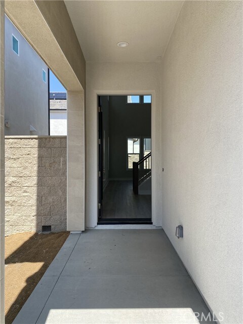 Building Photo - 160 Longden