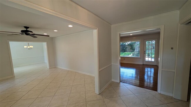 Building Photo - 14738 Oak Bend Dr