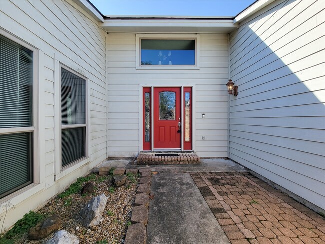 Building Photo - 15827 Echo Canyon Dr