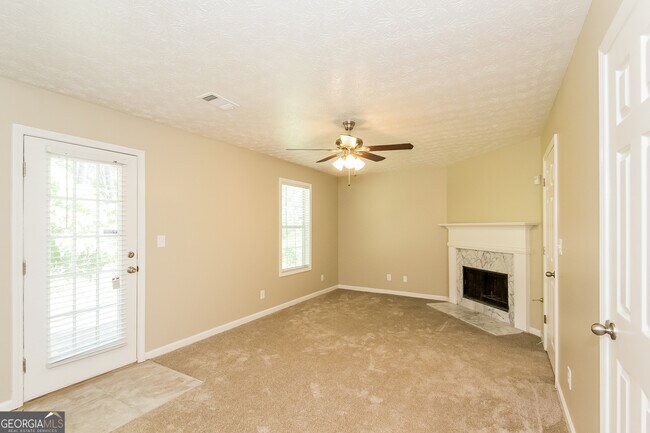 Building Photo - 6661 Rebecca Lou Ln