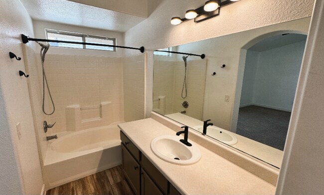 Foto del edificio - 933 Dusty Creek St