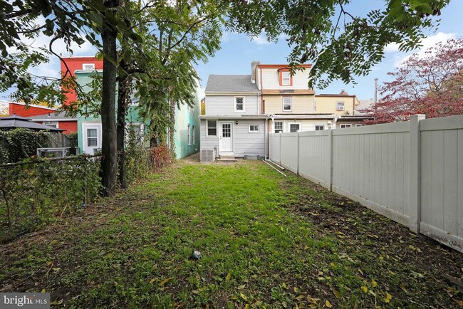 Building Photo - 216 Somerset St