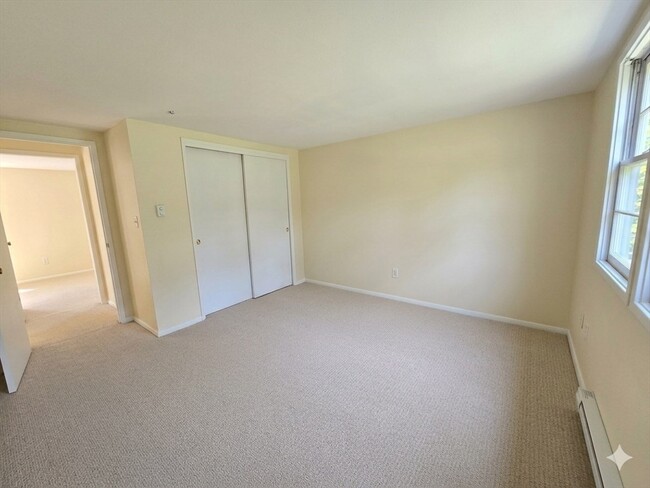 Building Photo - 870 Haverhill St