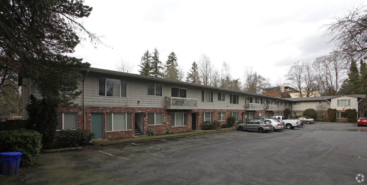 Primary Photo - Churchill Gardens Apartments