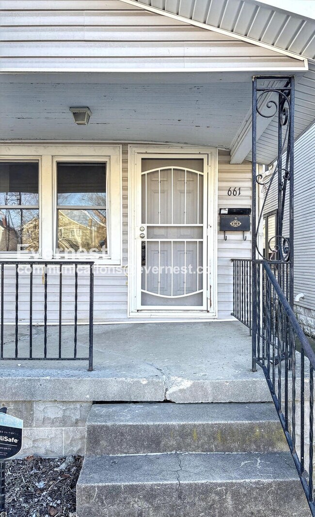 Foto del edificio - 3 Bed /1 Bath Townhome / Pet-Friendly / Vouchers Accepted / Available Now!