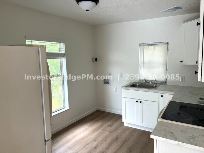 Foto del edificio - Beautifully Renovated 2BR w/ Loft & Private Deck