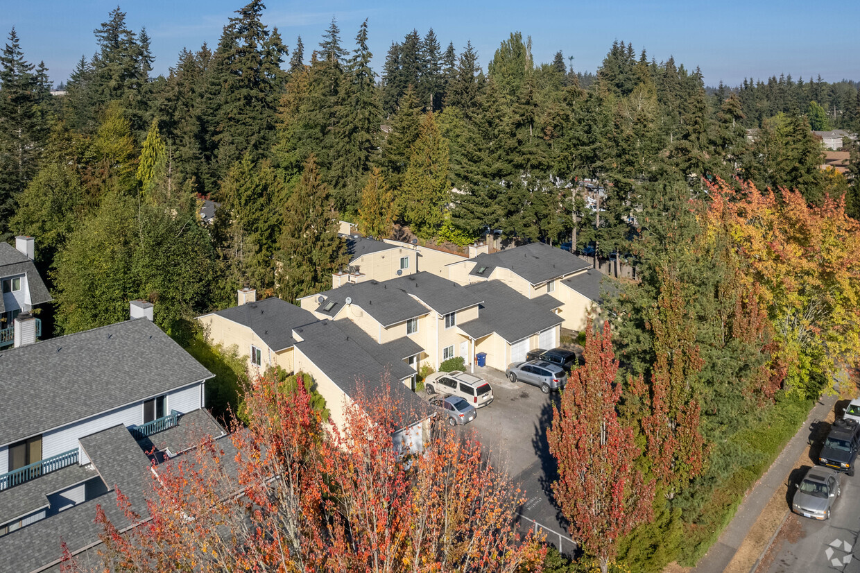 Exterior - Hampton Court Townhomes