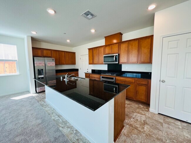 Building Photo - 559 Sunol St