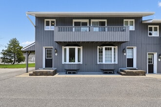 Building Photo - 139 Lakeshore Rd E