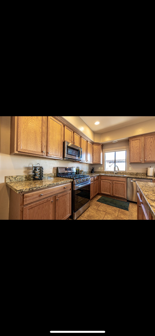 Building Photo - 8403 N Amber Burst Dr
