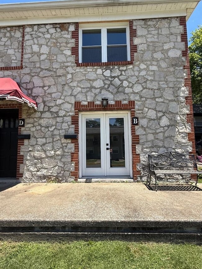 Building Photo - 709 Ridgecrest Way