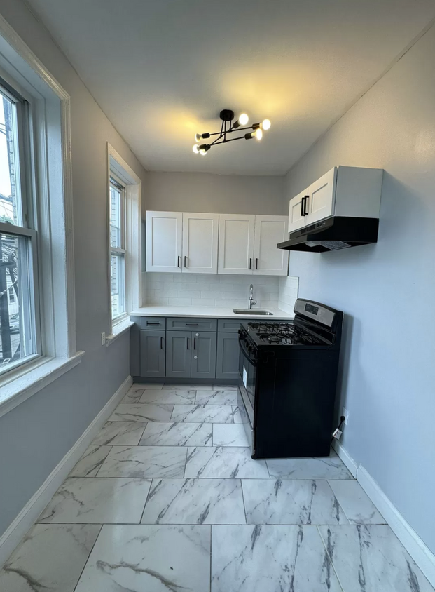 Foto principal - 596 River St