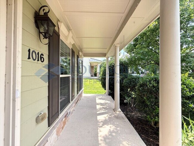 Building Photo - Beautiful 4-Bedroom Home Screened Porch & Bonus Room – Minutes from RTP, Shopping & Dining , Comm...
