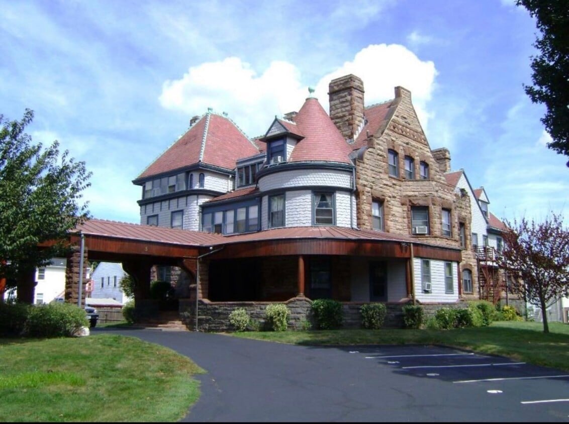 Photo - 3 Hackett Cir W (Stamford, CT)