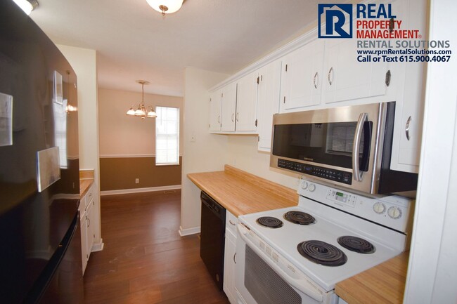 Foto del edificio - One level 3BR home 3.5 mi to Nissan, w/dry...