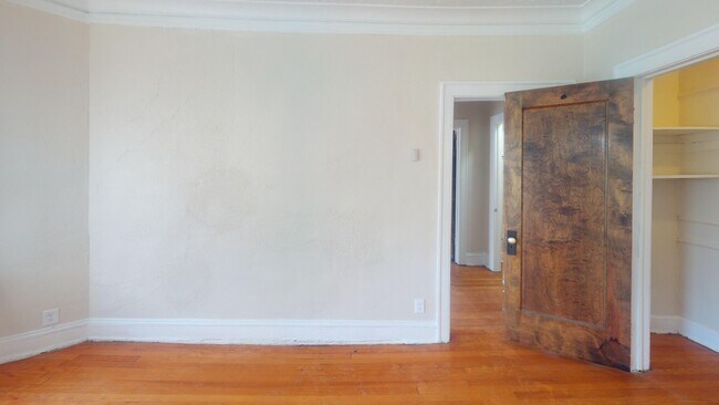 Foto del edificio - 7849-7853 S Coles Ave