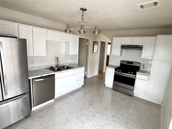 Foto del edificio - 11527 Chickwood Dr