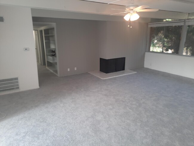 Living Room - 16124 W Sunset Blvd