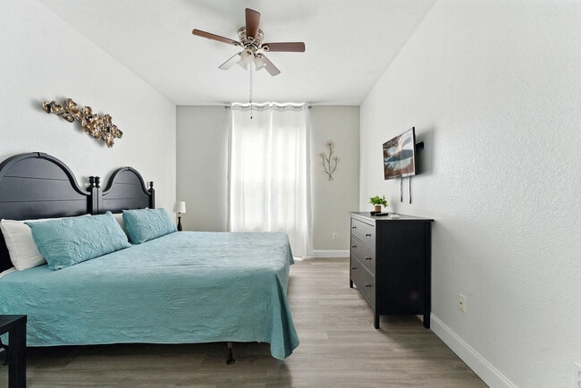 Foto del edificio - 8107 Coconut Pl