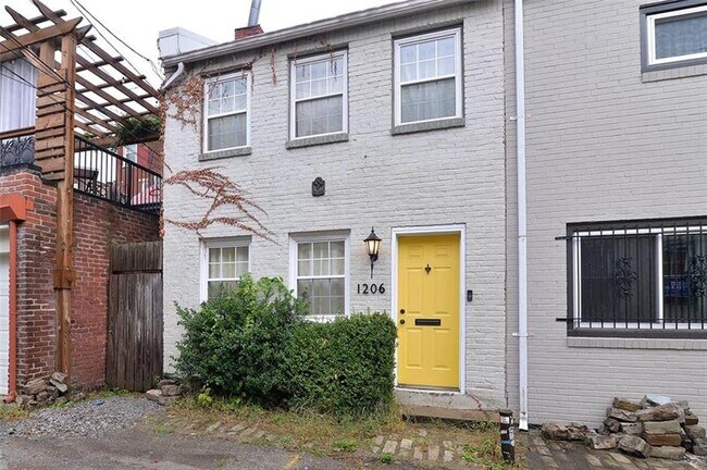 Building Photo - 1206 Filson St