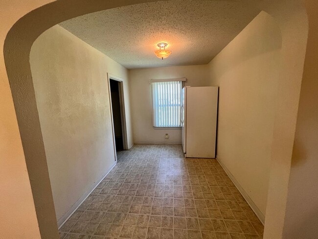 Foto del edificio - AVAILABLE NOW!