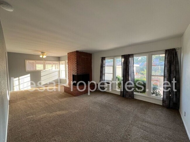 Building Photo - 1636 Elmcrest St