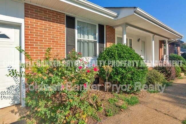Building Photo - 1723 Verona Dr