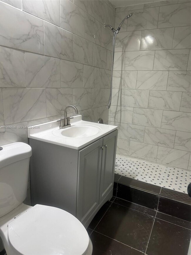 Building Photo - 1275 W 31st St