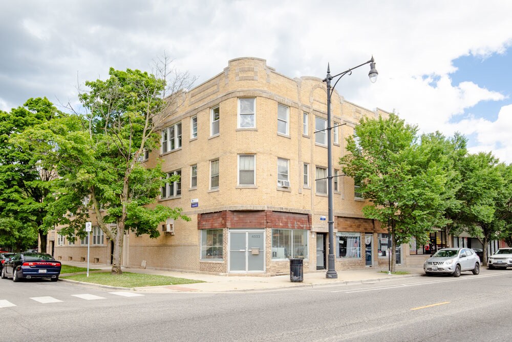 Primary Photo - 5139 W Windsor Ave